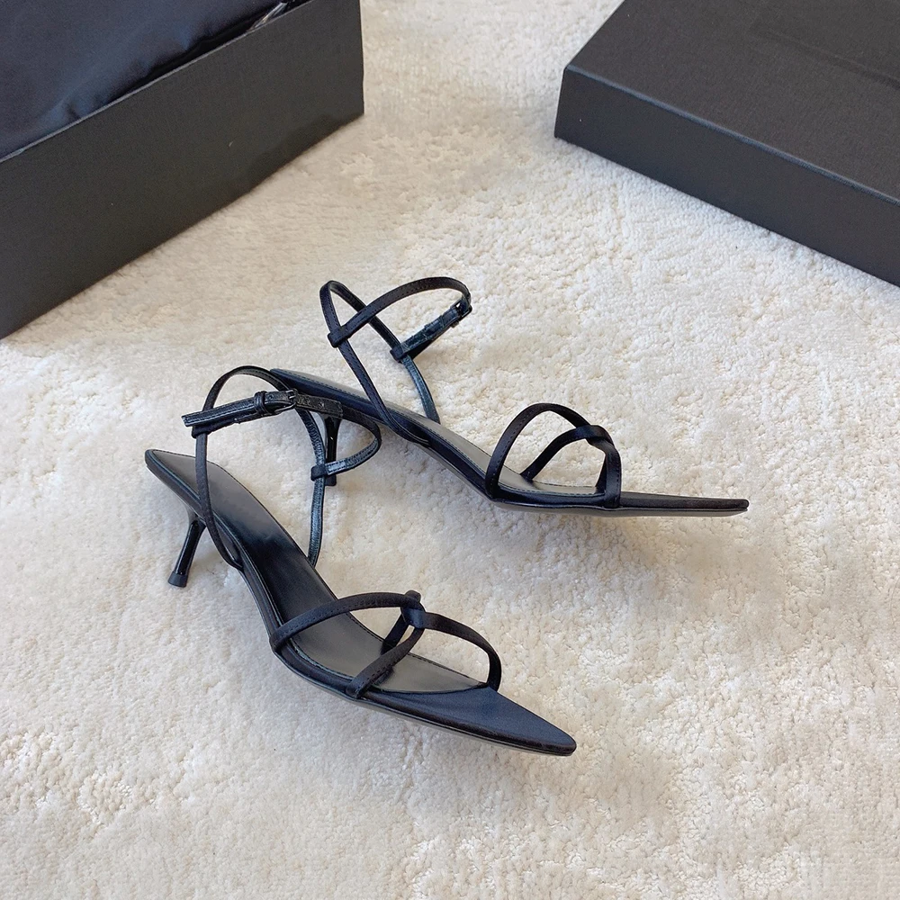 高級デザイナーによる、クロスストラップとポインテッドトゥのデ - Women'S Shoes Clogs のレビューと価格